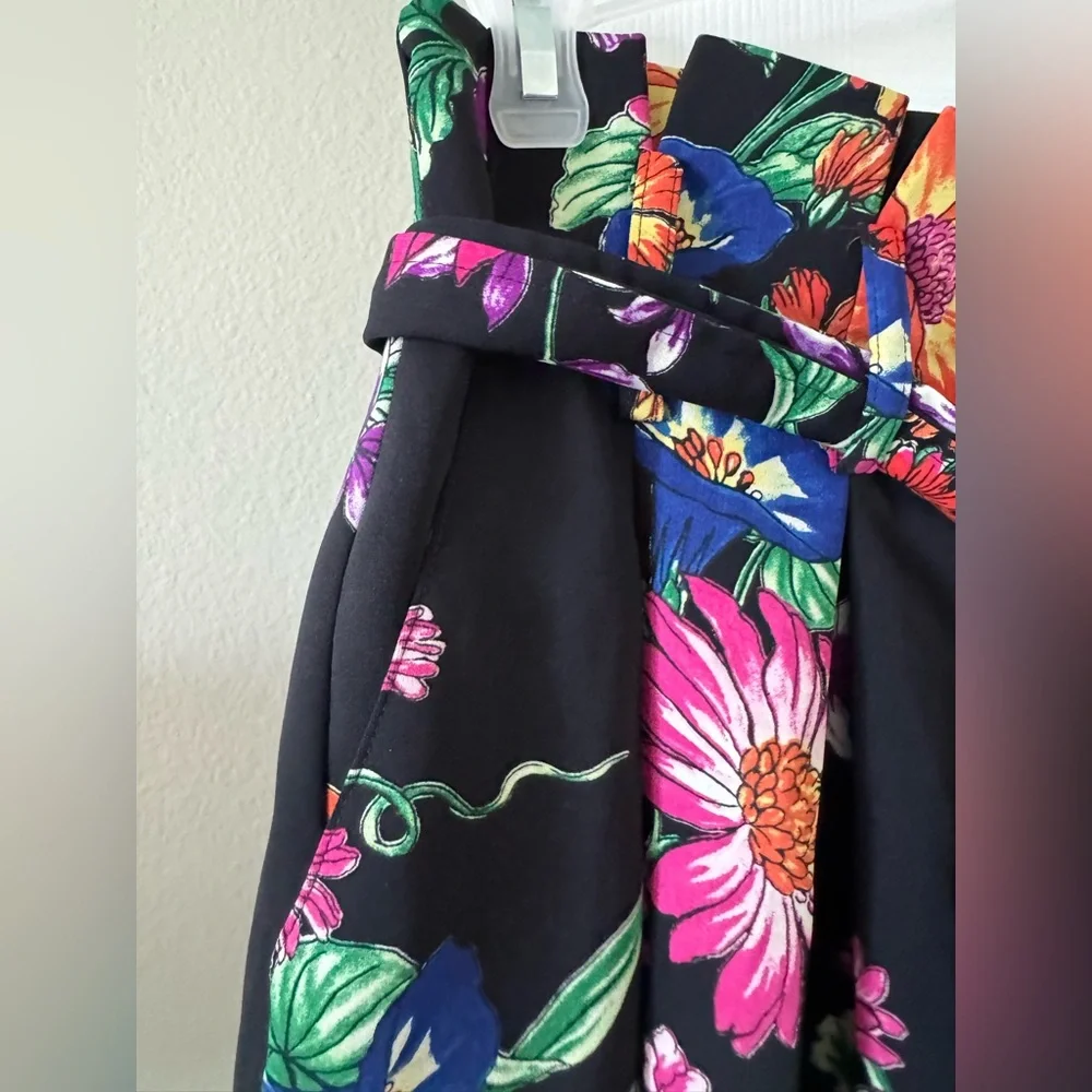 Express Baggy shorts, multi floral, 4, high paperback waist, side zip NWOT - Picture 2 of 9